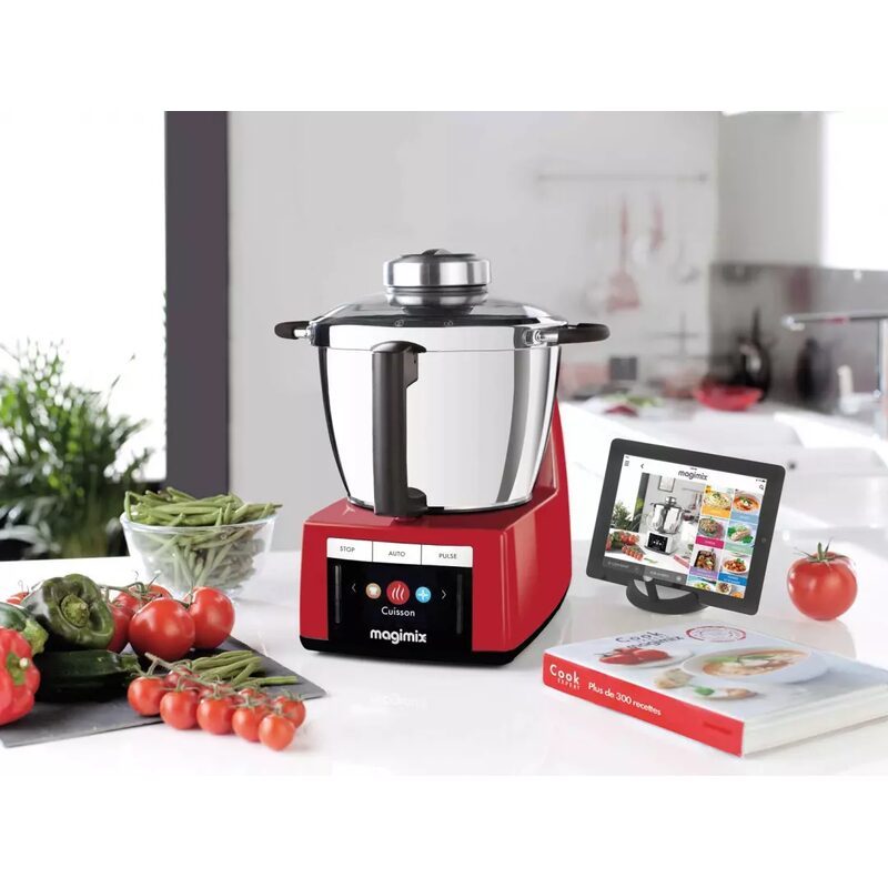 Robot cuiseur rouge Magimix dans une cuisine moderne