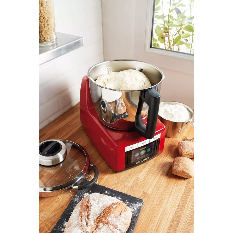 Robot pâtissier rouge avec pâte à pain