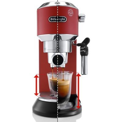 machine à café expresso rouge dedica avec buse vapeur. delonghi ec695r front marketing