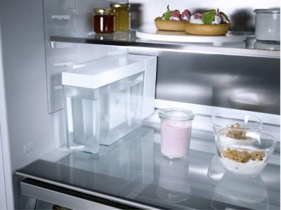 glaçons à volonté icemaker permet de produire jusqu’à 100 glaçons frais par jour, de manière automatique.