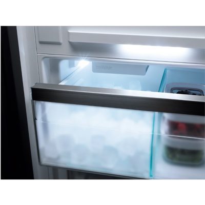 réfrigérateur combiné encastrable no frost avec préparation de glaçons avec réservoir d'eau. miele kfn7785d ice maker