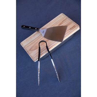 coffret bbq eno, 1 spatule, un bac inox, une planche à découper et une pince en inox vue 2