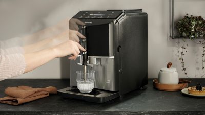 machine à café tout automatique, eq300 extraklasse, inox foncé, noir lustré siemens tf305ef9