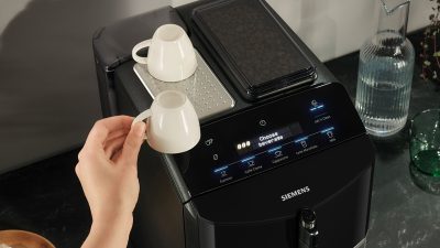 machine à café tout automatique, eq300 extraklasse, inox foncé, noir lustré siemens tf305ef9