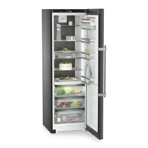 Cuisine moderne avec réfrigérateur Liebherr élégant et sobre