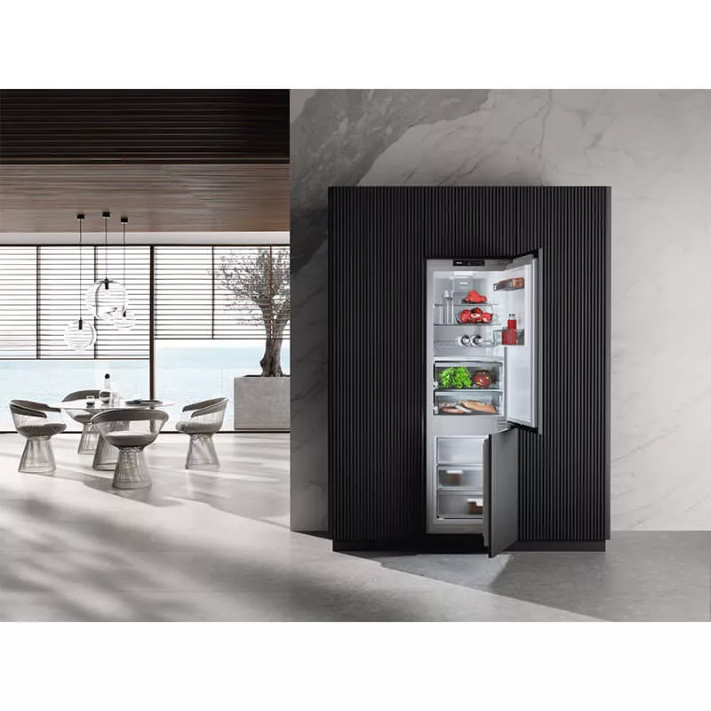 Réfrigérateur Miele moderne et haut de gamme dans une cuisine élégante