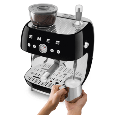 machine à café expresso, crème rétro design, années 50. smeg egf03creu (copie)