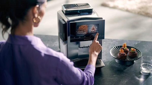 machine à café tout automatique, eq900 plus, inox, réservoir d'eau siemens extraklasse tq907fz3