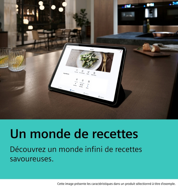 Tablette affichant des recettes dans une cuisine moderne