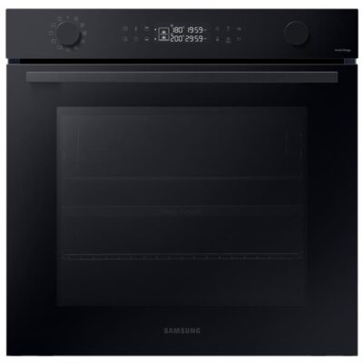 Four encastrable noir avec écran numérique