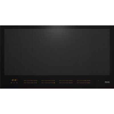 Plaque à induction noire avec commandes tactiles lumineuses