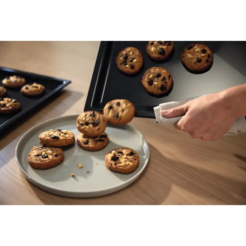 Cookies maison sortant du four sur une assiette