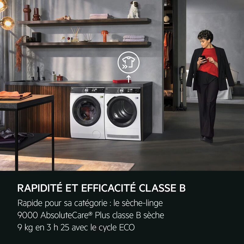 Buanderie moderne avec lave-linge et sèche-linge
