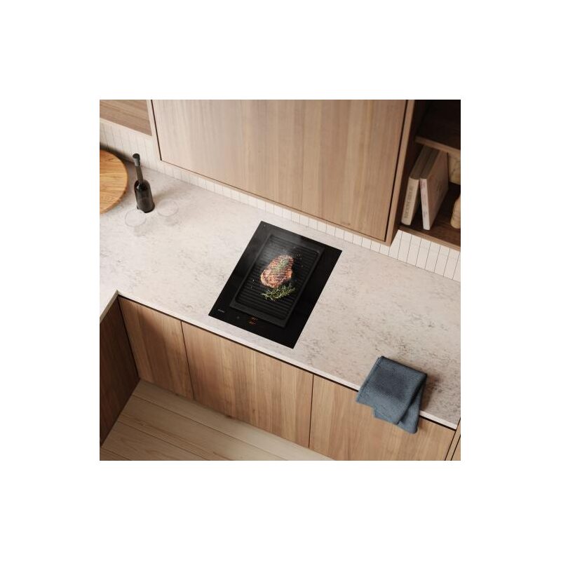 Plaque de cuisson moderne dans une cuisine bois