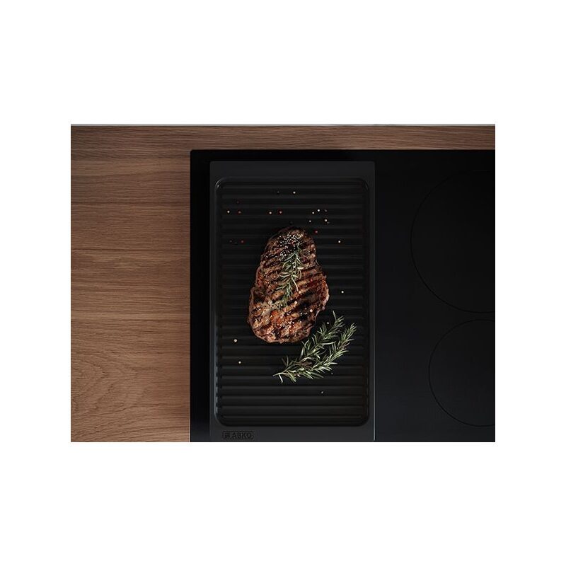 Steak grillé avec romarin sur plaque de cuisson