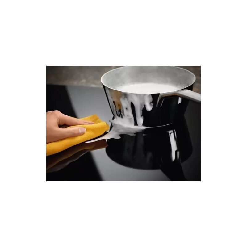 Nettoyage d'une plaque de cuisson débordante