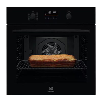 Four Electrolux cuisant un gratin doré