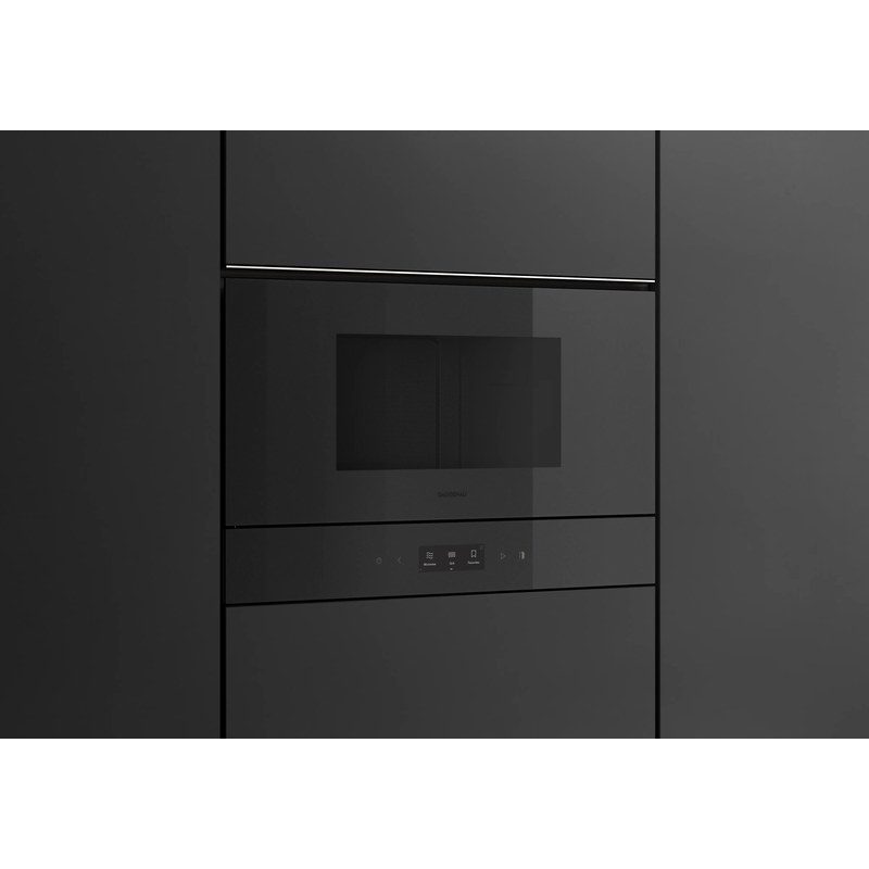 Four encastrable noir moderne dans une cuisine