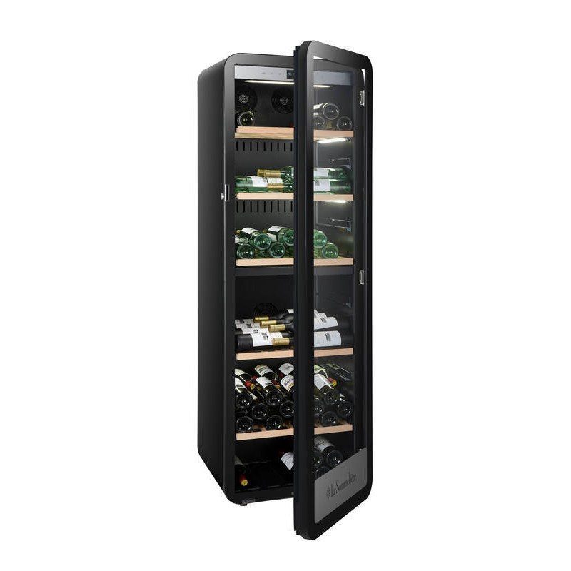 Cave à vin noire avec porte vitrée ouverte