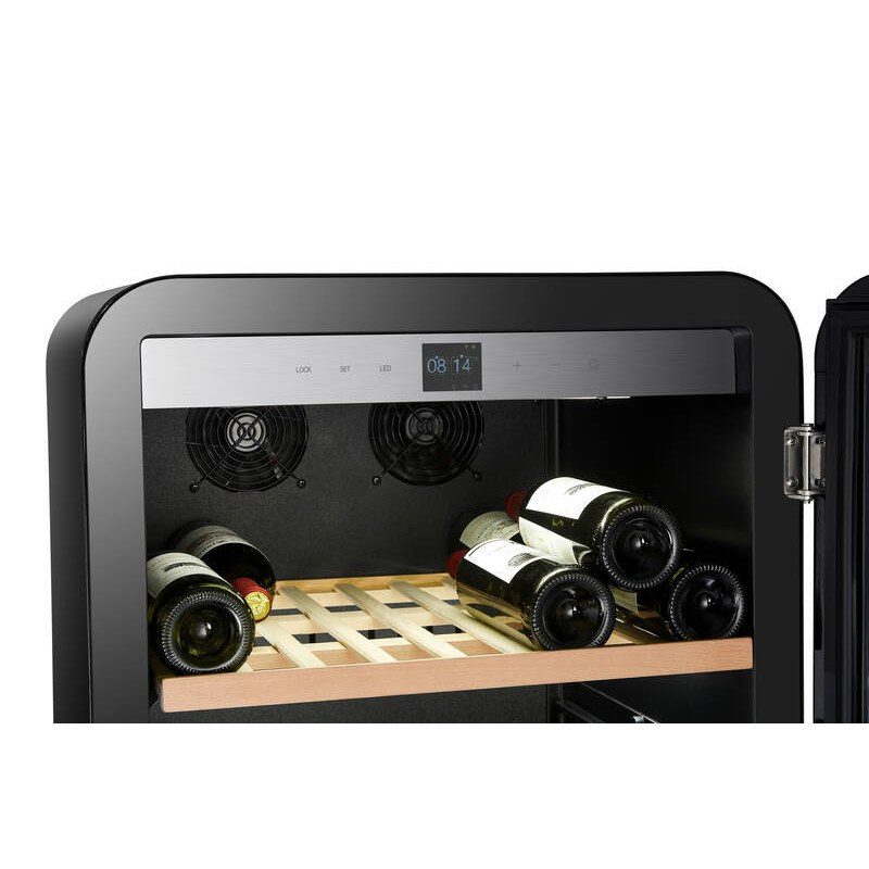 Cave à vin moderne avec bouteilles de vin