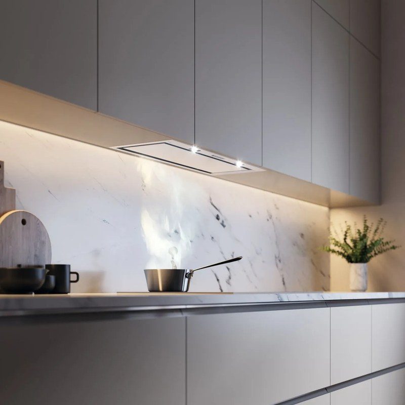 Cuisine moderne avec plan de travail en marbre