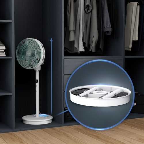 Ventilateur sur pied dans un dressing moderne