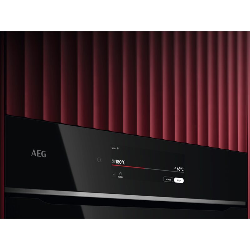 Four encastrable AEG avec écran tactile moderne