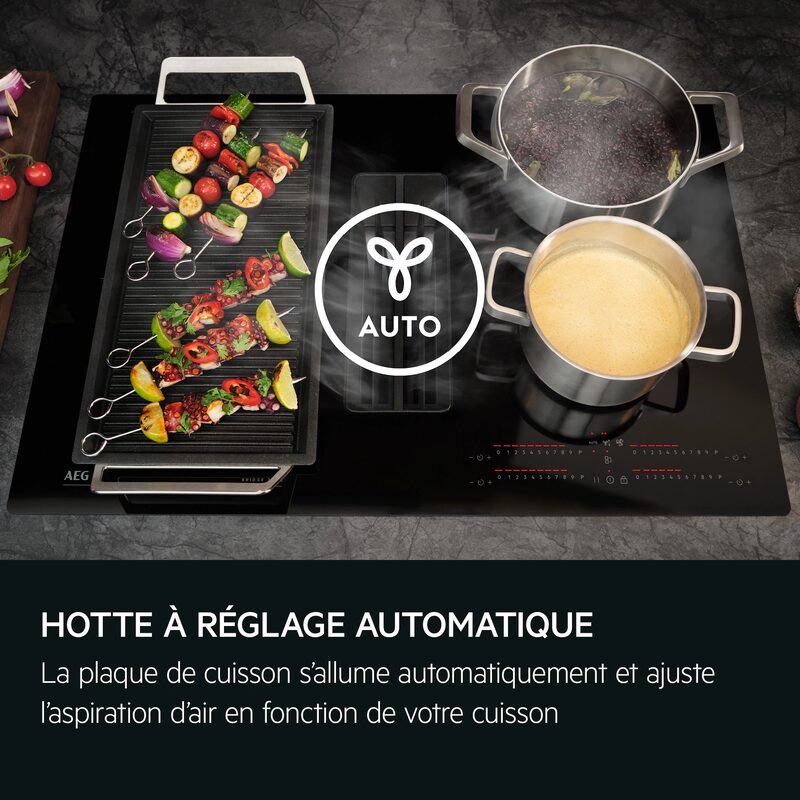 Plaque de cuisson avec hotte automatique intégrée