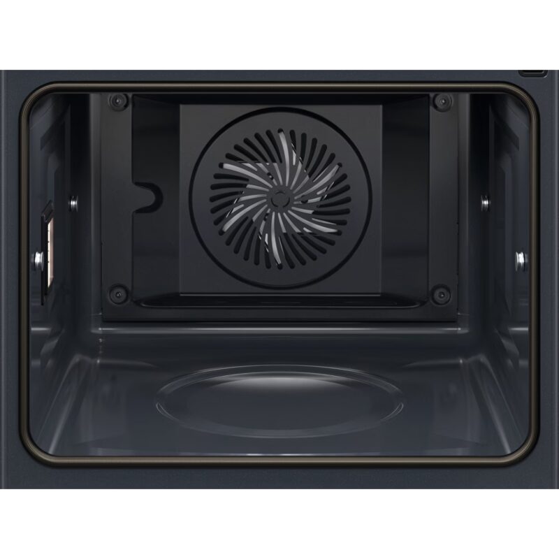 Intérieur de four moderne avec ventilateur convection