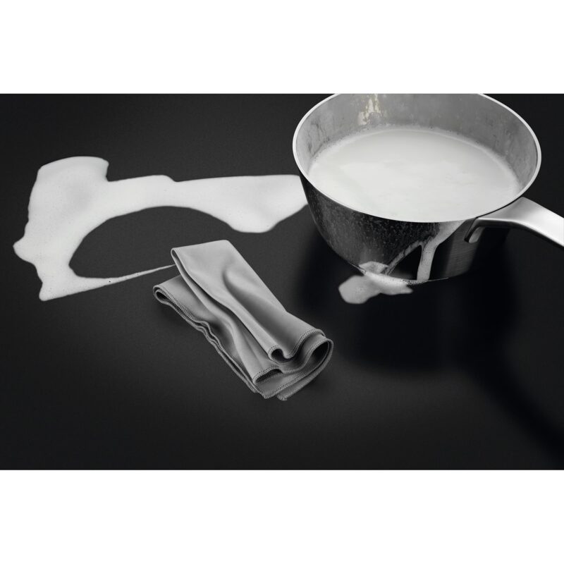 Lait renversé formant silhouette de pistolet
