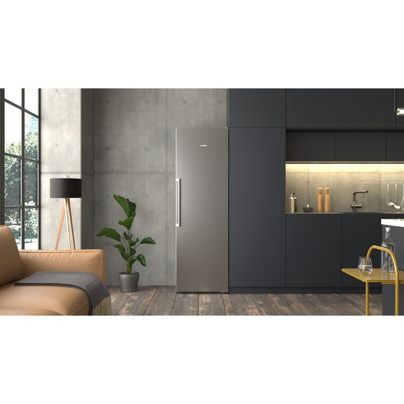 Réfrigérateur moderne dans cuisine minimaliste contemporaine