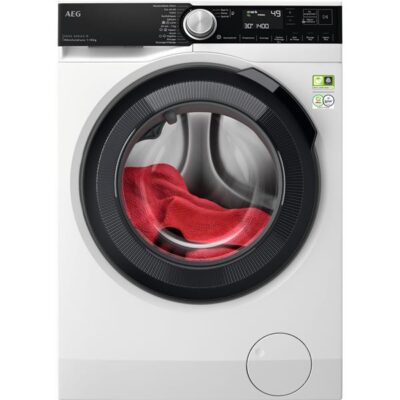 Machine à laver hublot avec linge rouge