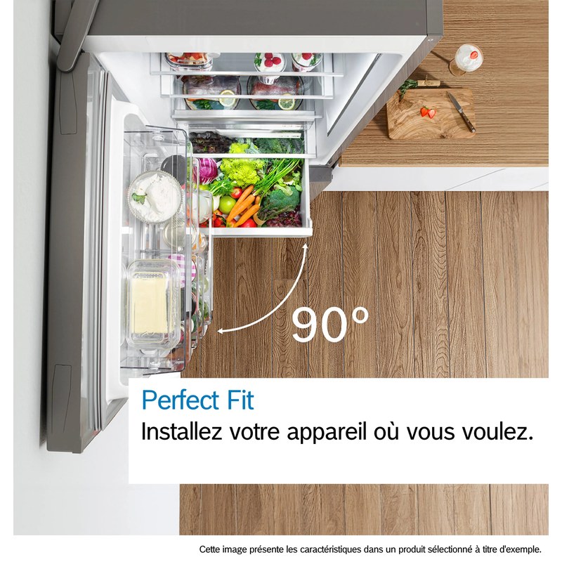 Réfrigérateur ouvert à 90 degrés dans cuisine moderne