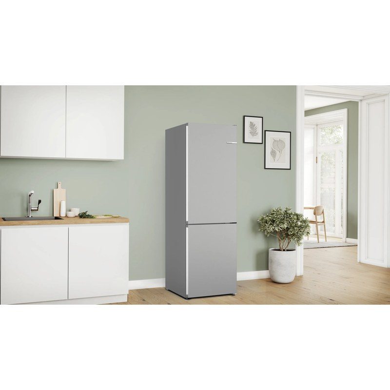 Réfrigérateur gris dans cuisine moderne minimaliste