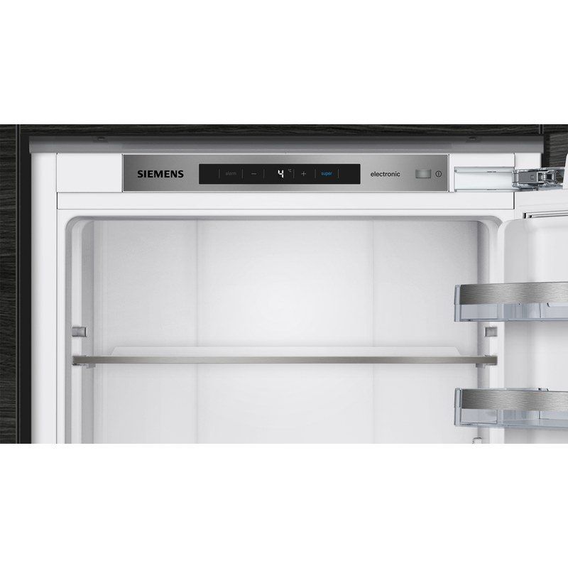 Intérieur réfrigérateur Siemens avec panneau électronique