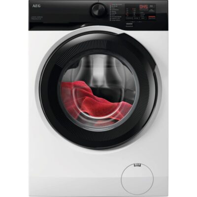 Machine à laver frontale avec linge rouge