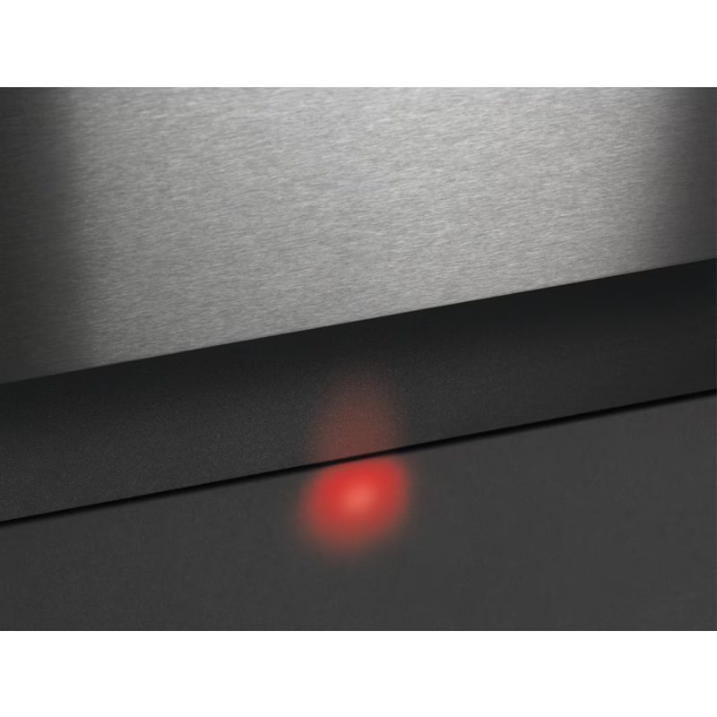 Voyant rouge sur appareil en acier inoxydable