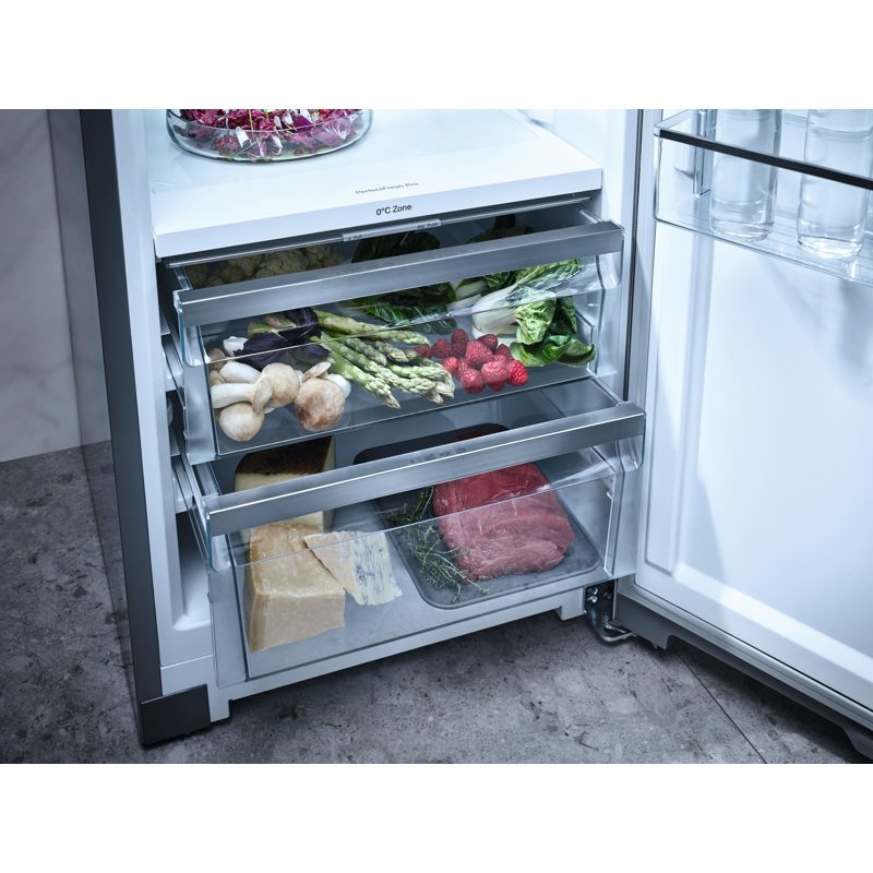 Tiroirs de réfrigérateur remplis d’aliments frais