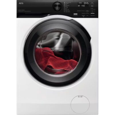 Machine à laver frontale avec linge rouge