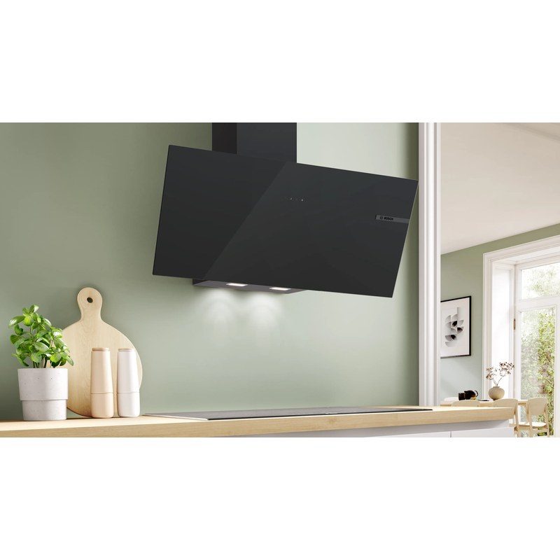 hotte murale inclinée bosch dwk95df61 série 4 90 cm verre noir directselect